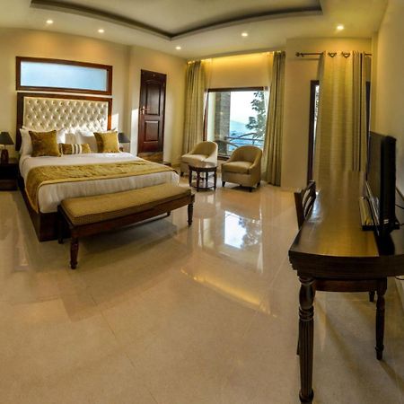 Imperial Heights Hotel Алмора Екстериор снимка