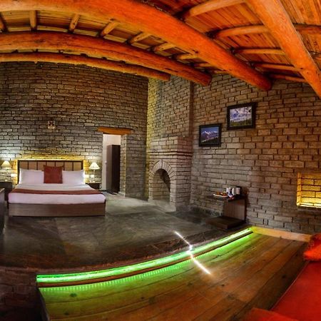 Imperial Heights Hotel Алмора Екстериор снимка