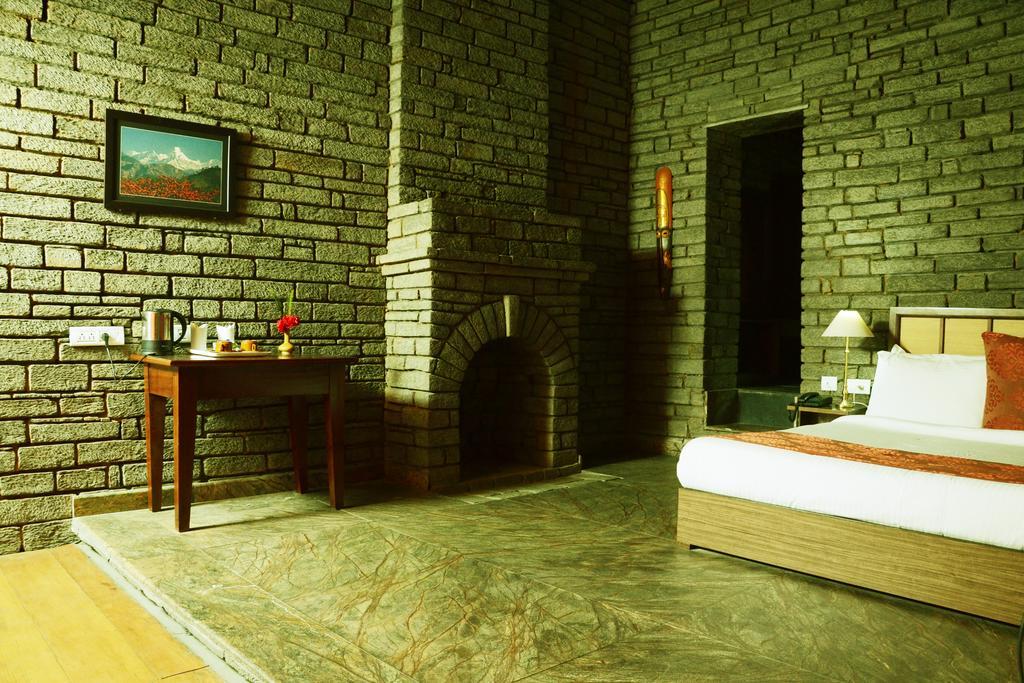 Imperial Heights Hotel Алмора Екстериор снимка