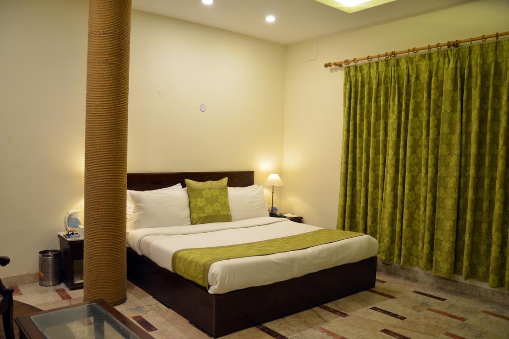 Imperial Heights Hotel Алмора Екстериор снимка