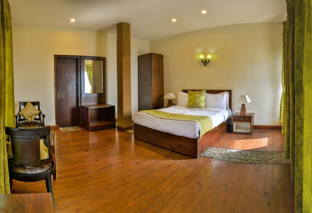 Imperial Heights Hotel Алмора Екстериор снимка